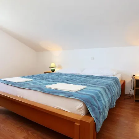 Kuciste - Perna 4545g Apartman Trstenik